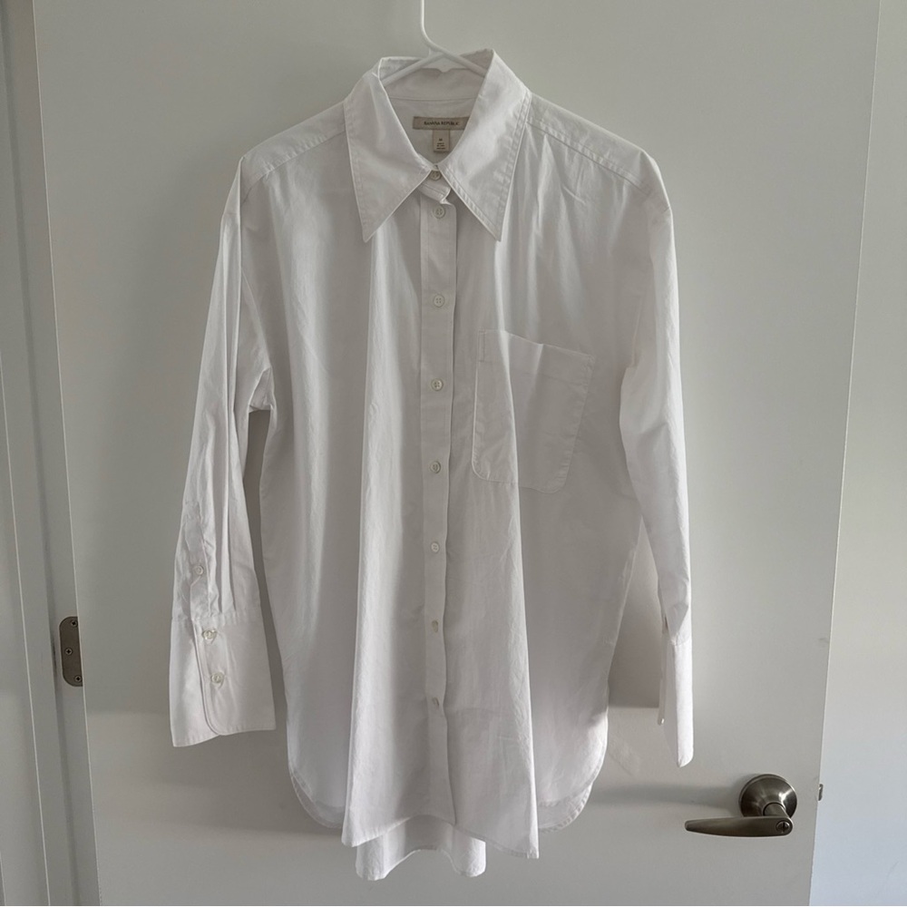 Banana Republic THE OVERSIZED SHIRT Size M Color  White Button Down 100% Cotton